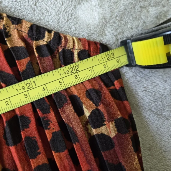Studio 1940 Leopard Print Sleeveless Crinkle,Pleated Plus Size Blouse Size 18-20 - Picture 7 of 10